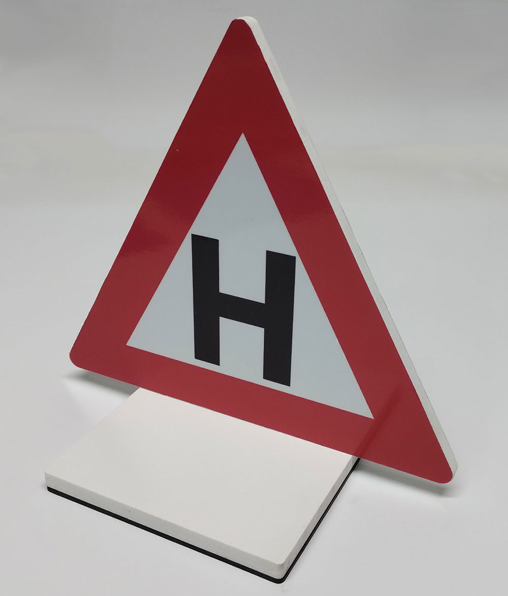 Магнитный знак «Н» на крышу автомобиля — изображение 2