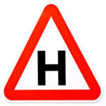 Магнитная наклейка на авто знак “У” 15см